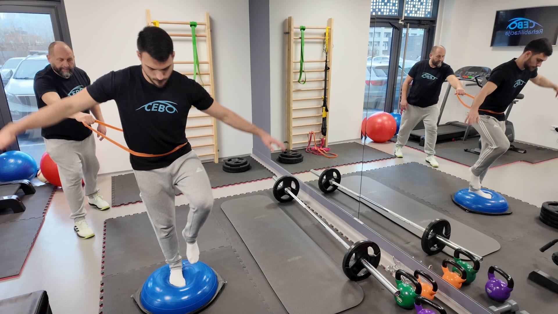 Vježba za rehabilitaciju zapešća s elastičnom trakom